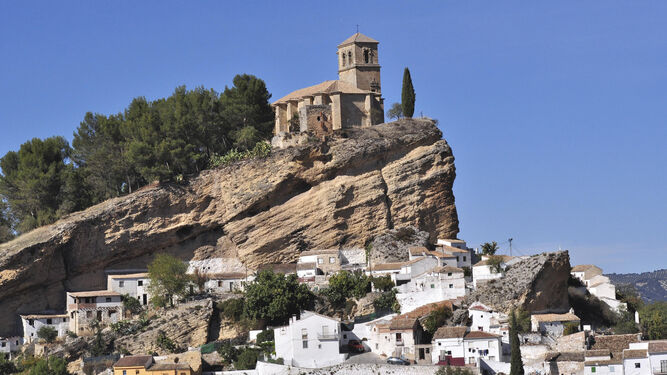 El pueblo medieval de Granada perfecto para visitar en verano