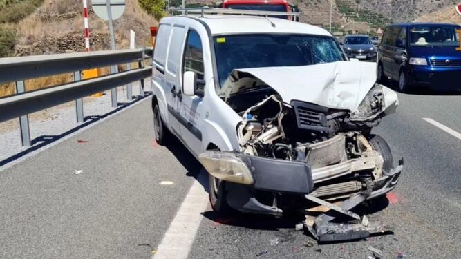Dos personas heridas tras un accidente en la A-7 en la Costa de Granada