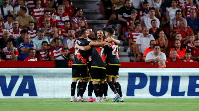El Rayo Vallecano celebra el primer gol del encuentro, por Alvaro García