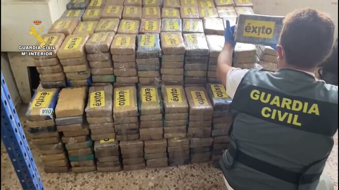 La Guardia Civil halla más de 800 kilos de cocaína en polígono industrial de Santa Fe