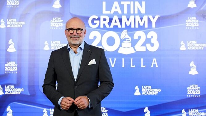 El CEO de la Academia Latina de Grabación, Manuel Abud, durante el anuncio de la ubicación andaluza de los Premios Grammy  Latinos.