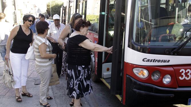 Imagen de archivo de uno de los autobuses gratuitos durante la Semana Europea de la Movilidad en Granada