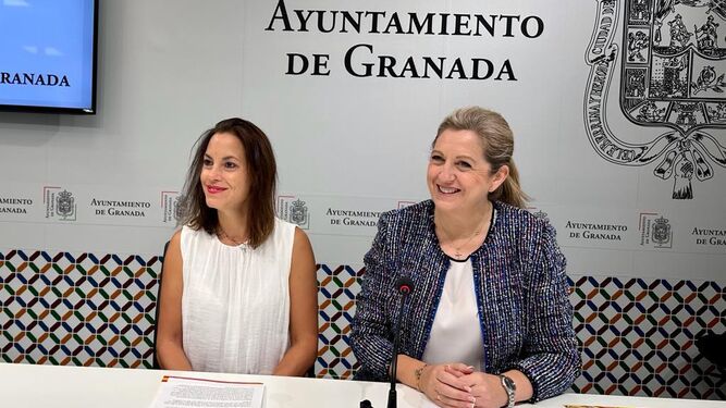 Beatriz Sánchez y Mónica Rodríguez, concejalas de Vox en el Ayuntamiento de Granada.