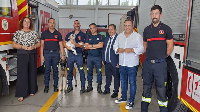 Diputación y Ayuntamiento de Almuñécar se comprometen a apoyar la Unidad Canina de Rescate de Bomberos