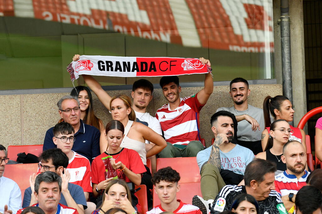 Encu&eacute;ntrate en las gradas de Los C&aacute;rmenes en el partido del Granada CF femenino
