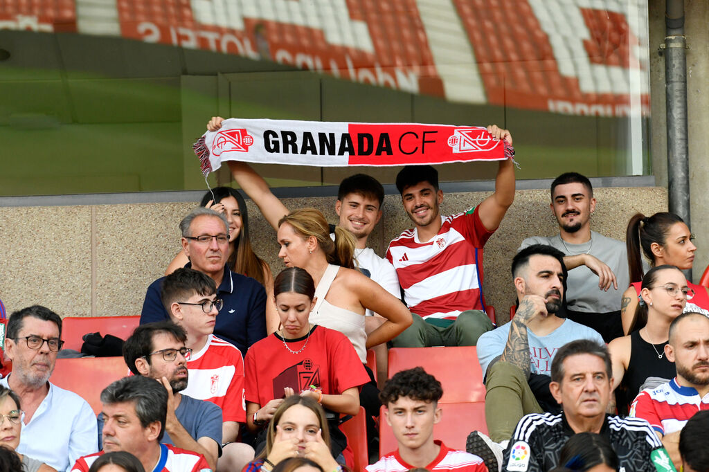 Encu&eacute;ntrate en las gradas de Los C&aacute;rmenes en el partido del Granada CF femenino