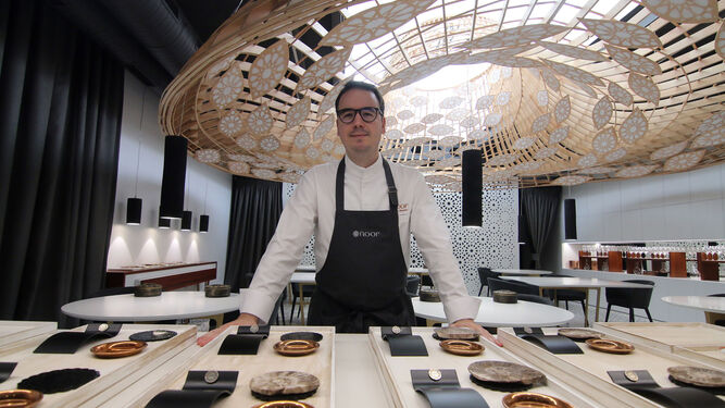 El chef Paco Morales en su restaurante Noor en Córdoba