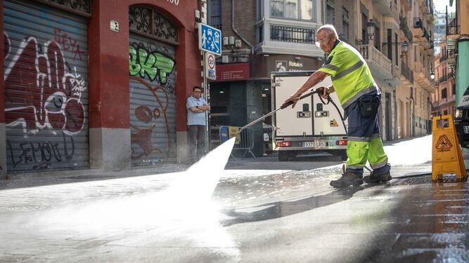 El nuevo contrato de limpieza de Granada sigue a la espera del tribunal municipal