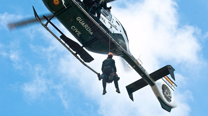 Imagen de archivo de un helicóptero de rescate de la Guardia Civil de Granada