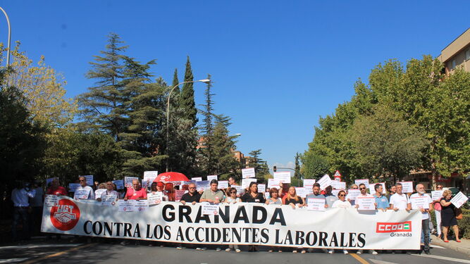 Manifestación conjunta de CCOO y UGT en Granada.