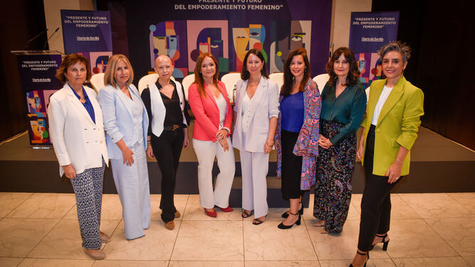 De izquierda a derecha, Rocío Medina, Mª José Andrade, Olga Carrión, Magdalena Trillo, Concepción Cardesa, María Pérez, Mª del Mar Fuentes y Carmen Baena