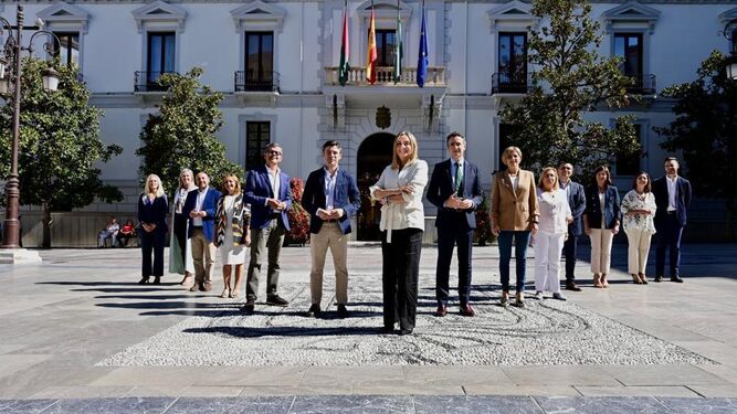 Imagen del equipo de Gobierno del Ayuntamiento de Granada tras el balance de los cien días.