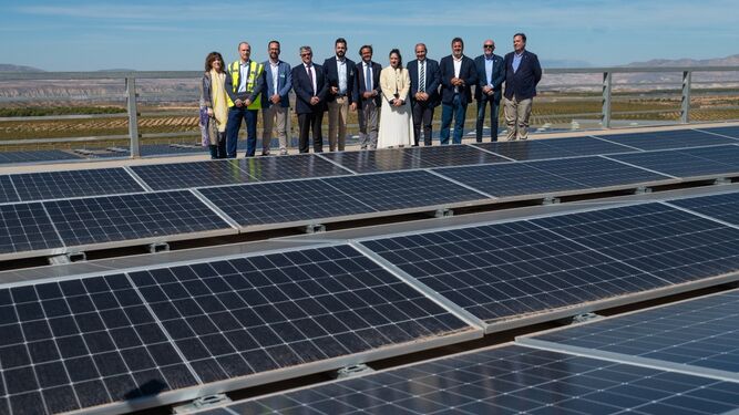 Imagen de la visita a la planta de autoconsumo fotovoltaico