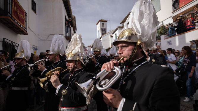 ¿Qué banda acompañará a cada hermandad en la procesión magna de Granada?