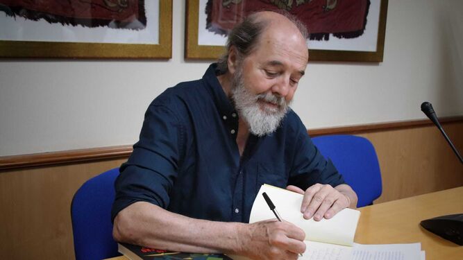 Fernando de Villena presenta su última novela: ' Cuatro casos de Damián Cubero'