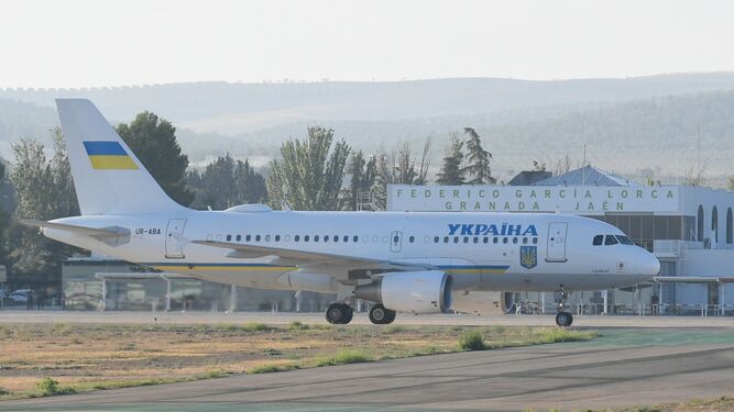 Avión de la delegación de Ucrania en Granada
