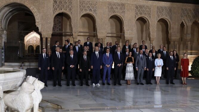 Foto de familia de la reunión de la Comunidad Política Europea en la Alhambra
