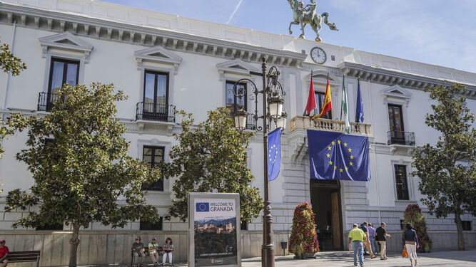 El Ayuntamiento de Granada, engalanado por la Cumbre Europea.