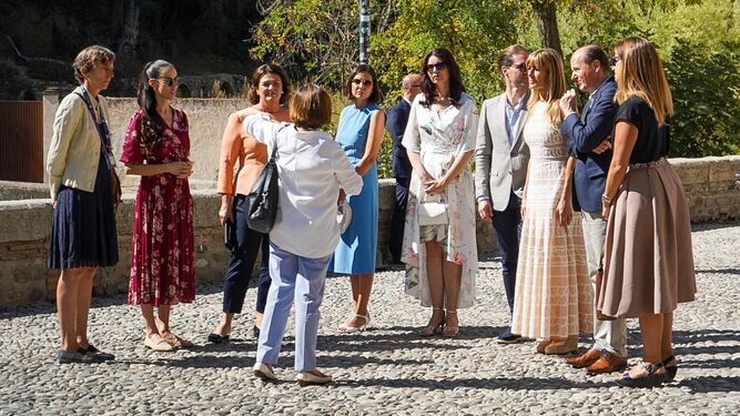Los acompañantes de los líderes europeos se van de paseo turístico por el centro de Granada