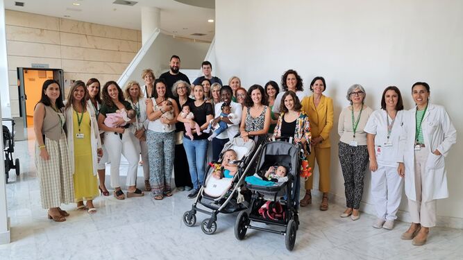 El Clínico celebra la Semana de la Lactancia Materna con una mesa sobre situaciones especiales en esta materia en Granada