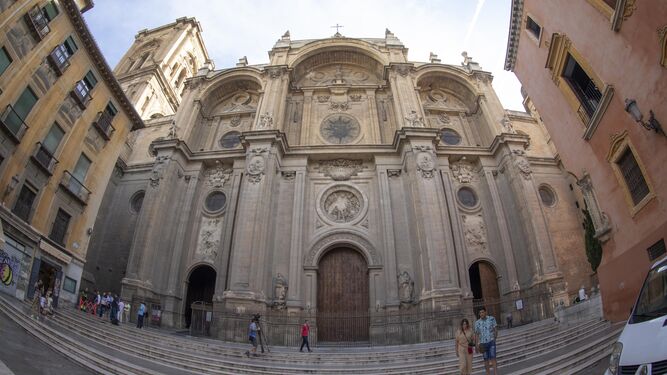 Catedral de Granada, inmatriculada por la Iglesia y que no está, según Granada Laica, en el listado.