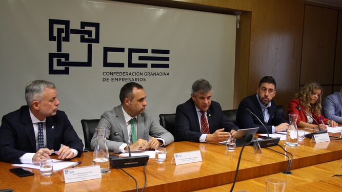 La CGE y la Diputación de Granada destacan el papel de la empresa como “muro de contención” contra la despoblación