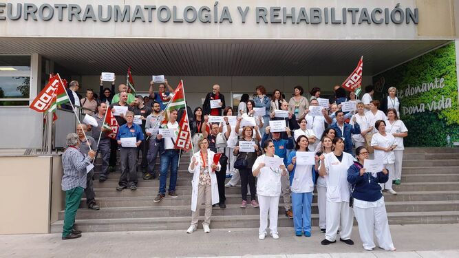 Denuncian la falta de personal en hospitales de Granada y la inversión en la sanidad privada