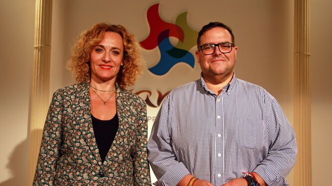 El presidente de la Mancomunidad de la Costa Tropical de Granada, Rafael Caballero, y la responsable de Turismo y Patrimonio, Marta Nievas