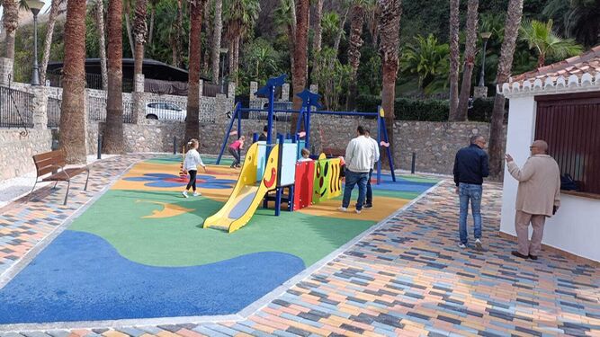 Almuñécar transforma el parque infantil 'El Majuelo' tras una inversión superior a los 200.000 euros