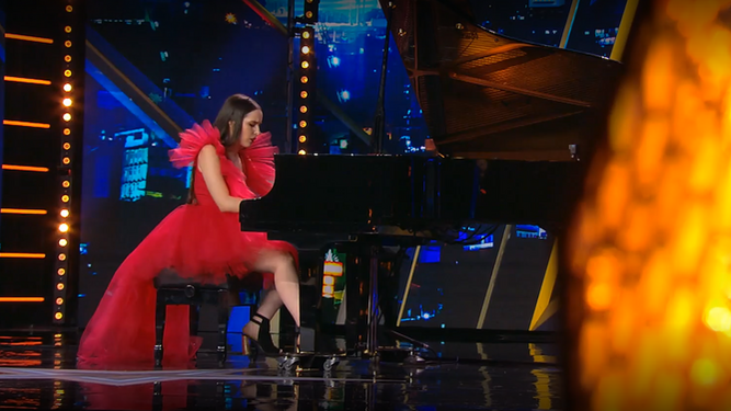 Pasión, fuerza y sentimiento: la emotiva actuación de rock andaluz con un piano de cola de una motrileña en Got Talent