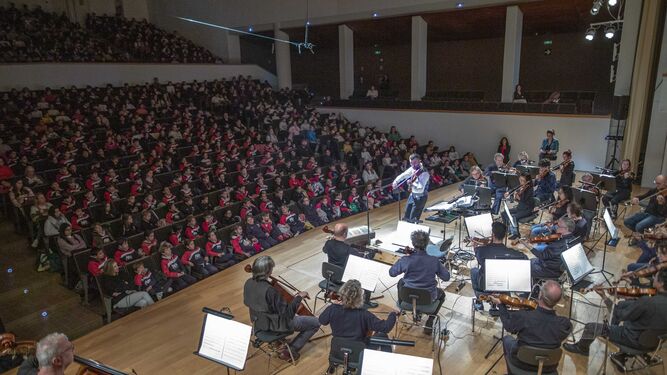 El programa didáctico de la OCG arrancó este jueves en el Auditorio Manuel de Falla.