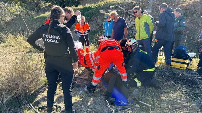 Herida una mujer alemana tras sufrir un accidente mientras volaba en parapente en La Herradura