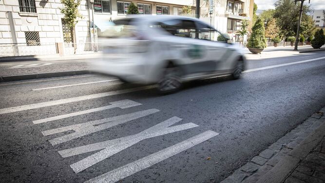 Granada cambia su servicio de taxi: precios cerrados, pago por plaza y nuevos luminosos