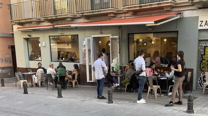 El bar la Tarara reabre por todo lo alto en Granada