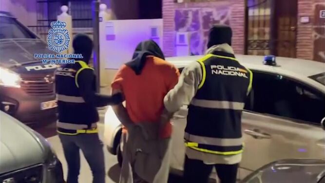 Dos detenidos en Lanjarón por el disparo al político Alejo Vidal-Quadras: el coche, el piso alquilado y el "discreto" operativo