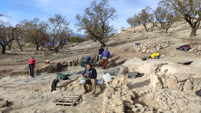 Trabajos de excavación en el poblado mozárabe de Tózar