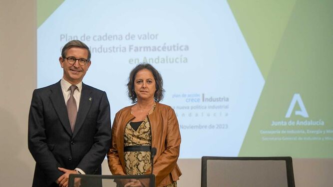 La consejera de Salud y Consumo, Catalina García, y el consejero de Industria, Energía y Minas, Jorge Paradela.