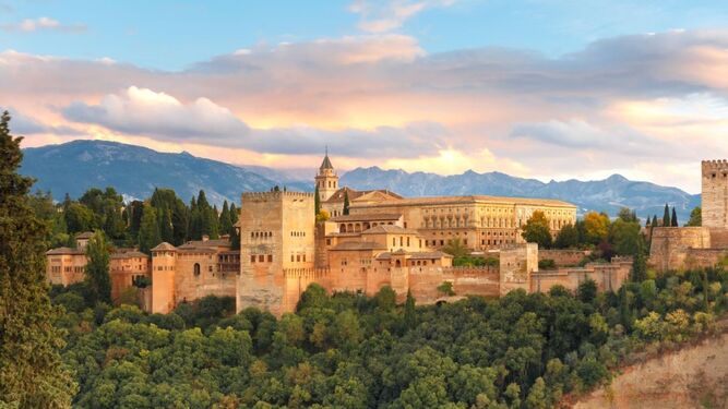 Razones para hacer una visita a la Alhambra con guía