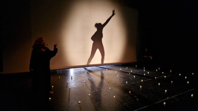La Vila ha  acogido un espectáculo de danza contemporánea sobre la invisibilidad de las mujeres a lo largo de la historia