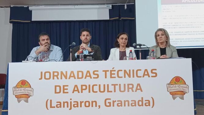 La Junta respalda al sector apícola en las XVIII jornadas técnicas de la Feria de la Miel de Lanjarón