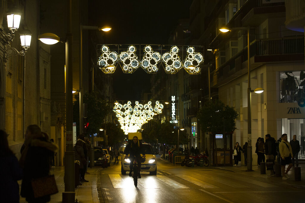 Granada enciende su Navidad: as&iacute; lucen las calles