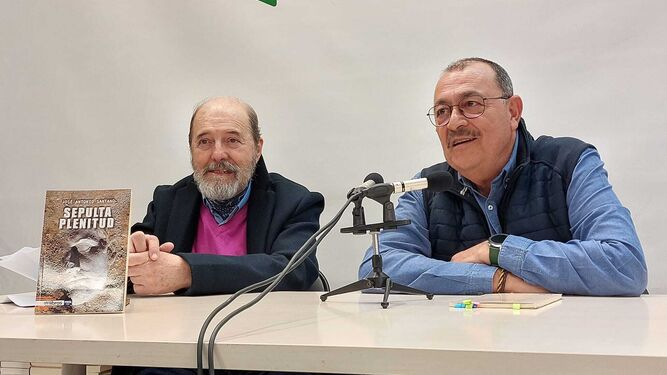 Fernando de Villena y José Antonio Santano durante la presentación en la librería Picasso.