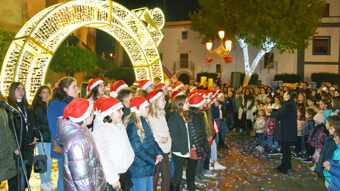 Actividades por Navidad en Baza: Los vecinos  disfrutan del encendido de luces