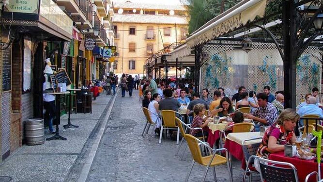 Granada entre las ciudades que más propinas deja en los bares