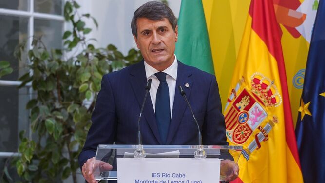 Pedro Fernández repetirá como delegado del Gobierno en Andalucía.