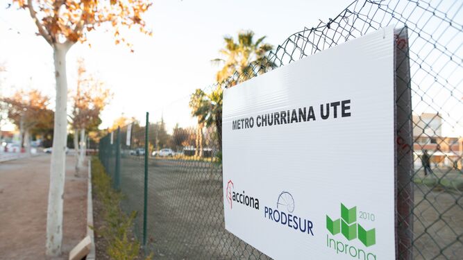 Cartel con el anuncia de la UTE que construirá la extensión sur del Metro de Granada