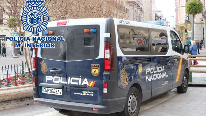 Imagen de archivo de un vehículo policial en Granada