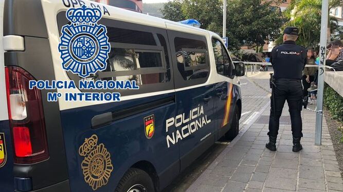 Imagen de archivo de una patrulla de la Policía Nacional en Granada