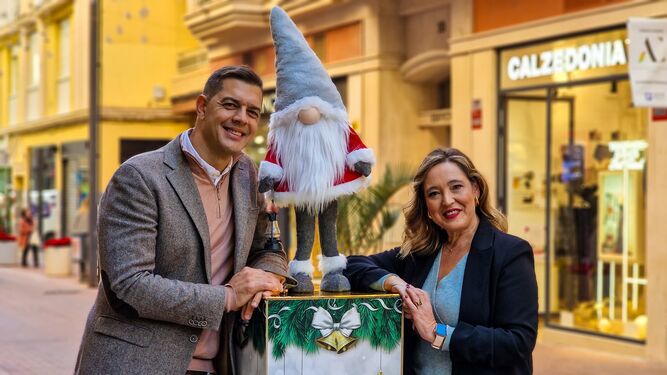 El duende de la Navidad regresa a los comercios de Motril para fomentar las  compras en la ciudad