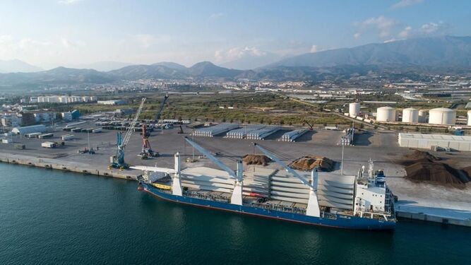 El Puerto de Motril cerrará el año como uno de los mejores de su historia en mercancías y pasajeros